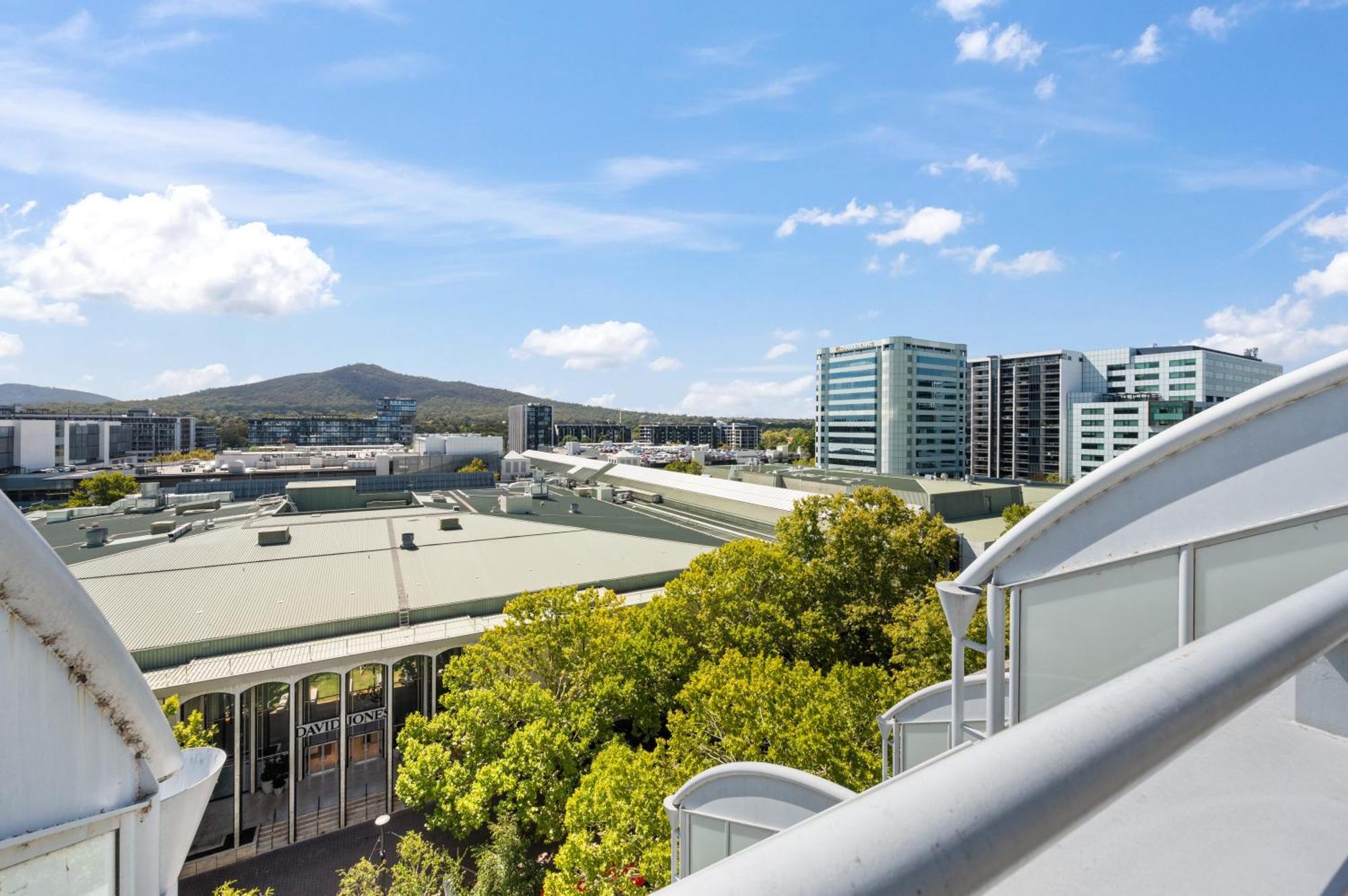 Spacious Ensuite Room In A City Centre Duplex Apartment-2 キャンベラ エクステリア 写真